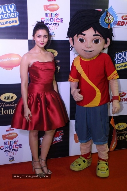 Nickelodeon Kids Choice Awards 2017 Orange Carpet - 11 / 36 photos