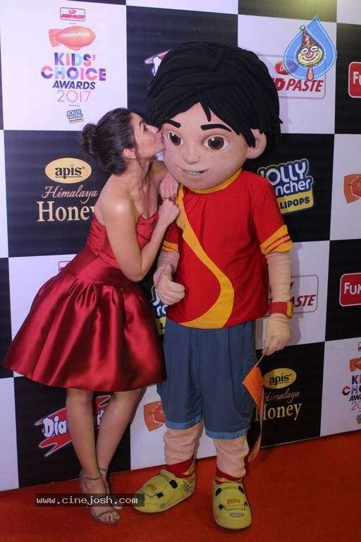 Nickelodeon Kids Choice Awards 2017 Orange Carpet - 16 / 36 photos