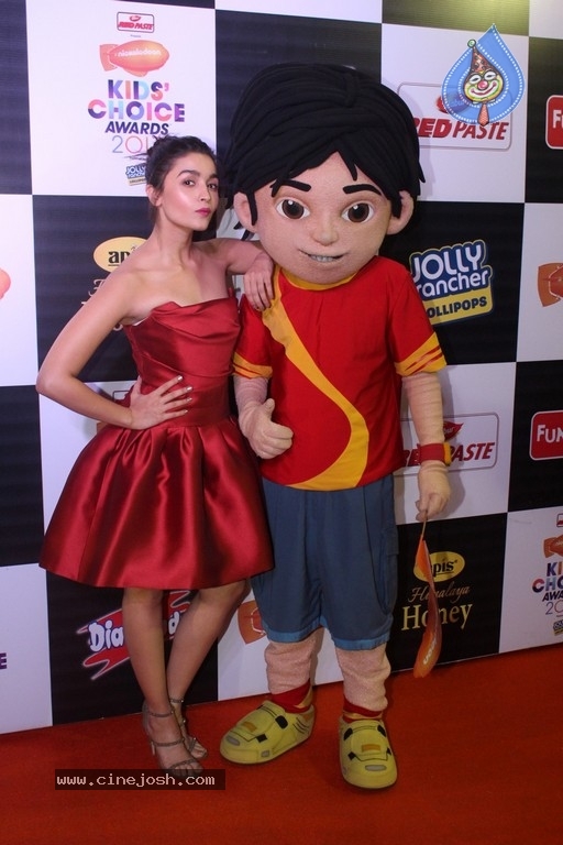 Nickelodeon Kids Choice Awards 2017 Orange Carpet - 24 / 36 photos