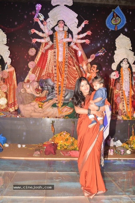 North Bombay Sarbojanin Durga Puja Samity 2017 - 5 / 26 photos