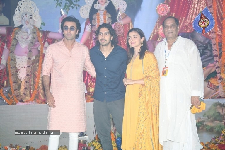 North Bombay Sarbojanin Durga Puja Samity 2017 - 13 / 26 photos