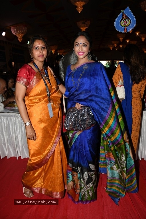 North Bombay Sarbojanin Durga Puja Samity 2017 - 14 / 26 photos