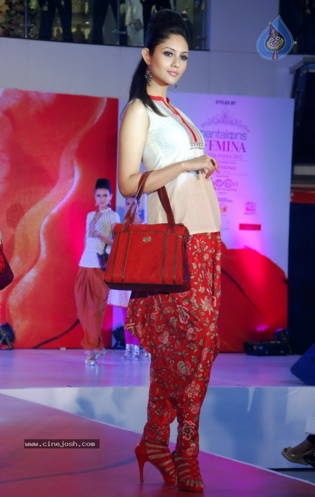 Pantaloons Miss India Finalists Ramp Walk Show - 13 / 19 photos