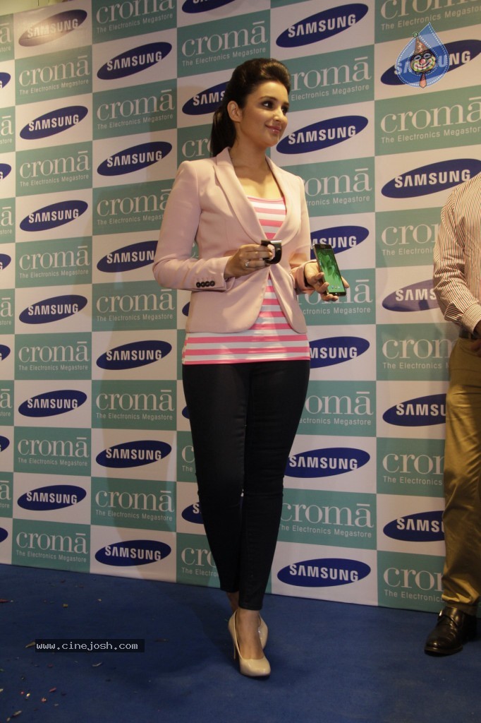 Parineeti Chopra Launches Samsung Galaxy Note 3 - 29 / 36 photos