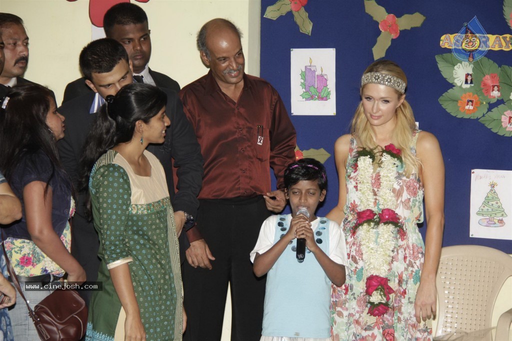 Paris Hilton at Siddhivinayak Temple n Ashray NGO - 24 / 66 photos