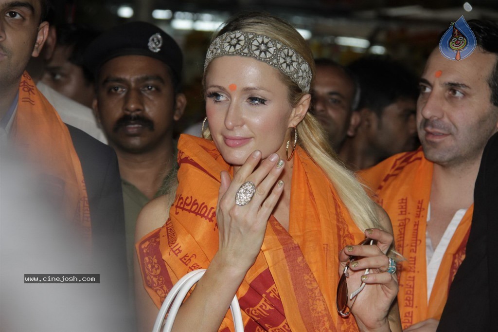 Paris Hilton at Siddhivinayak Temple n Ashray NGO - 43 / 66 photos