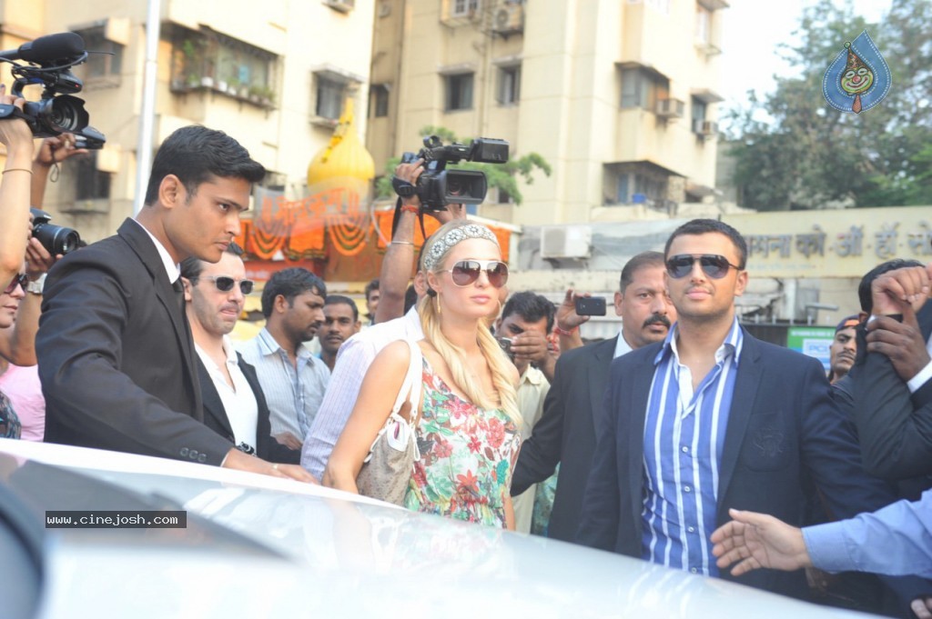 Paris Hilton at Siddhivinayak Temple n Ashray NGO - 54 / 66 photos