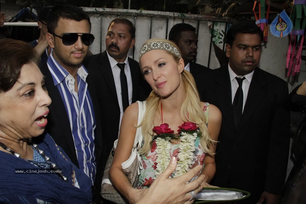 Paris Hilton at Siddhivinayak Temple n Ashray NGO - 65 / 66 photos