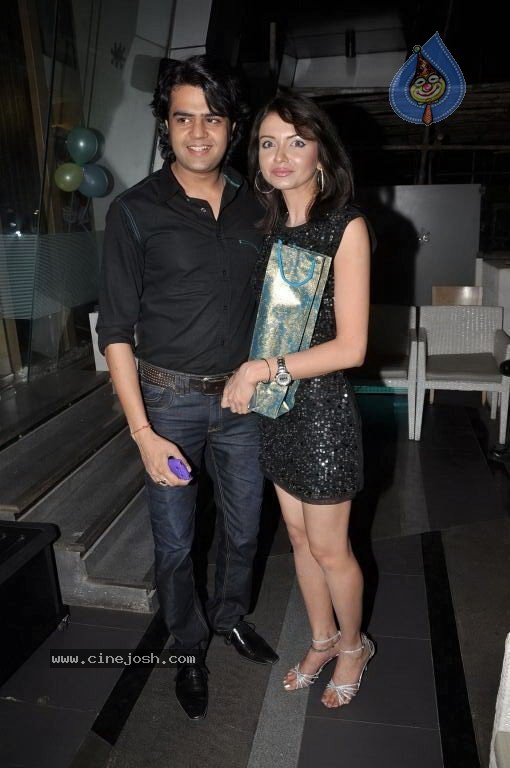 Parul Chaudhary Bday Party - 25 / 44 photos