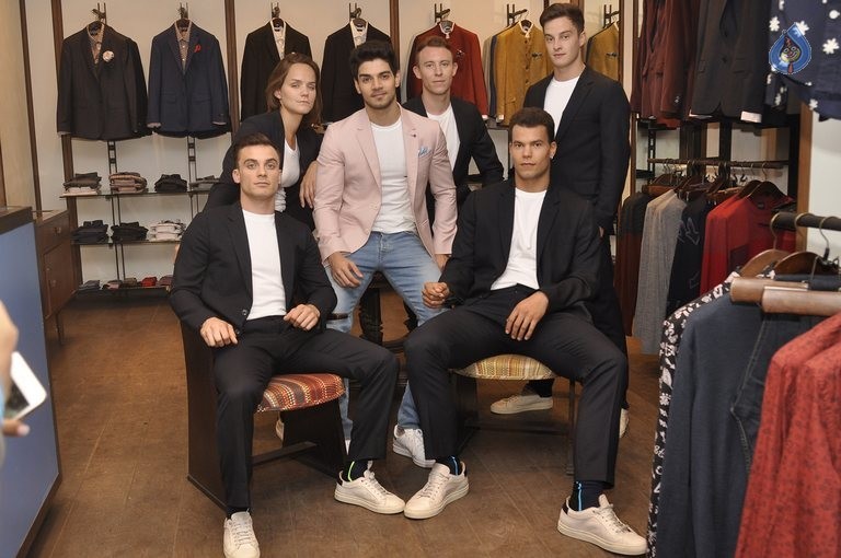 Paul Smith A Suit to Travel In Event - 26 / 33 photos