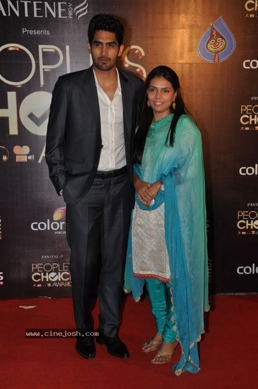 Hot Bolly Celebs at People's Choice Awards 2012 - 81 / 150 photos