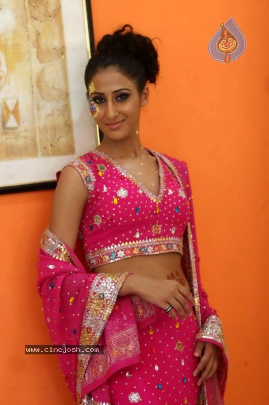 Umair Zafar Collection Photos - 2 / 45 photos