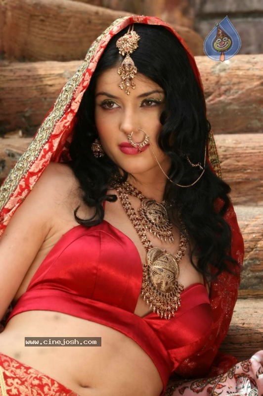 Umair Zafar Collection Photos - 11 / 45 photos