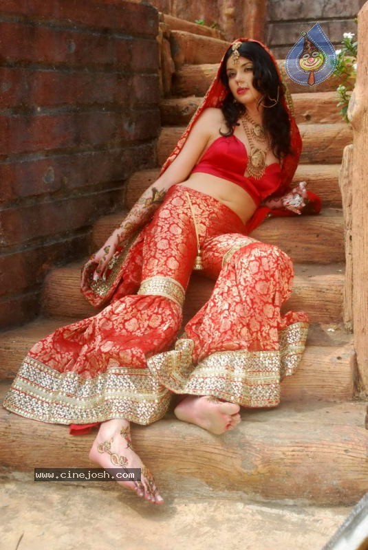 Umair Zafar Collection Photos - 16 / 45 photos