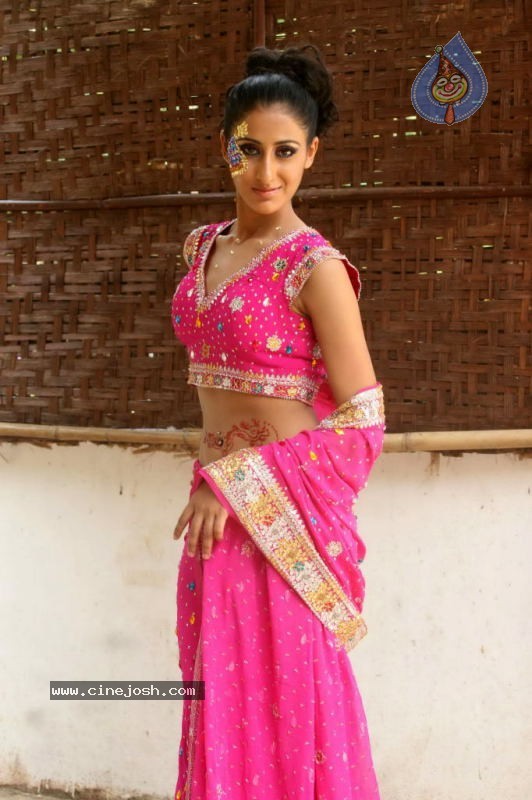 Umair Zafar Collection Photos - 31 / 45 photos