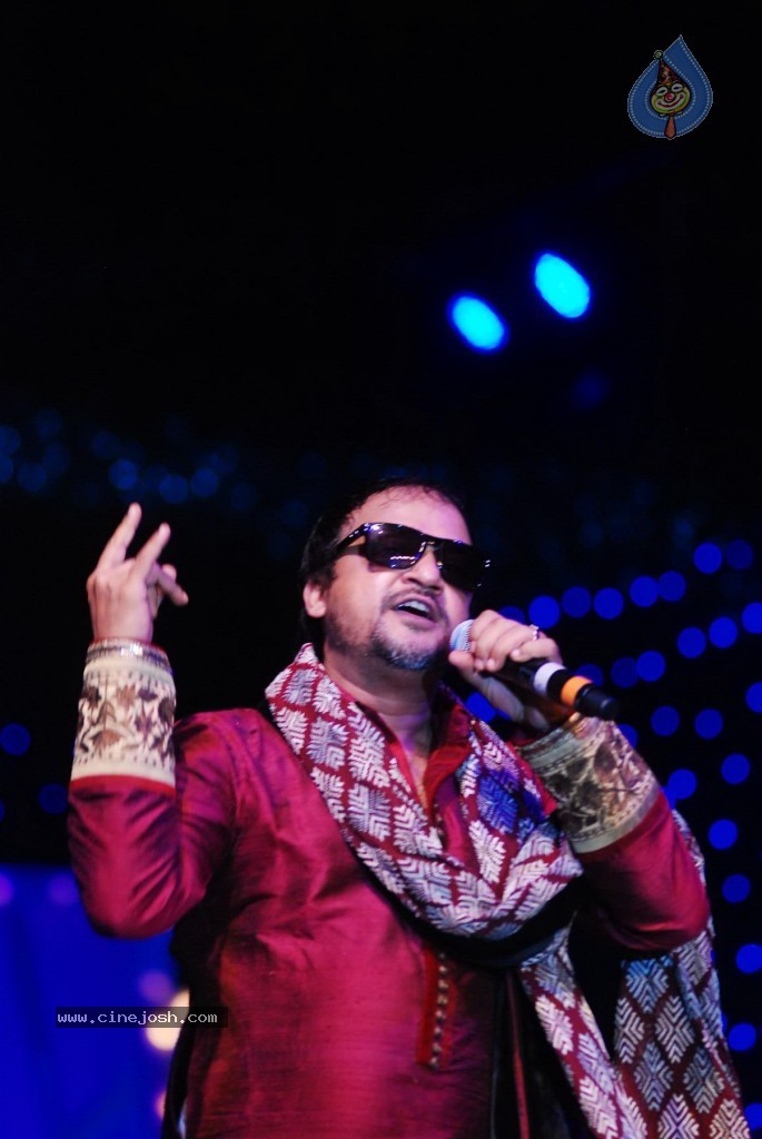 Pidilite 8th Annual Caring with Style Fashion Show - 93 / 127 photos