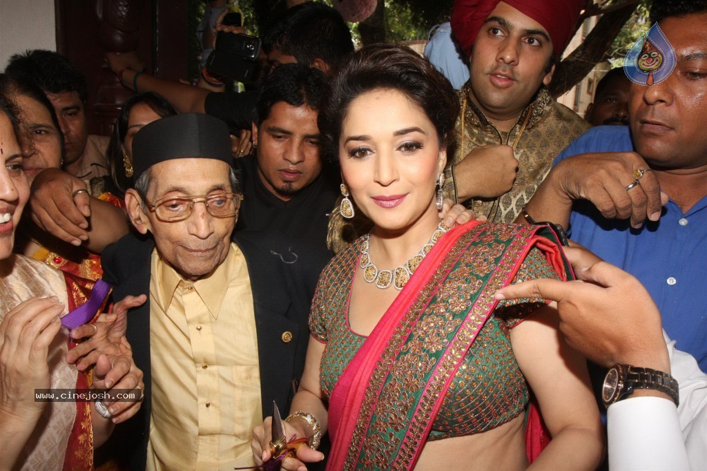 PN Gadgil Jewellers Showroom Launch - 30 / 44 photos