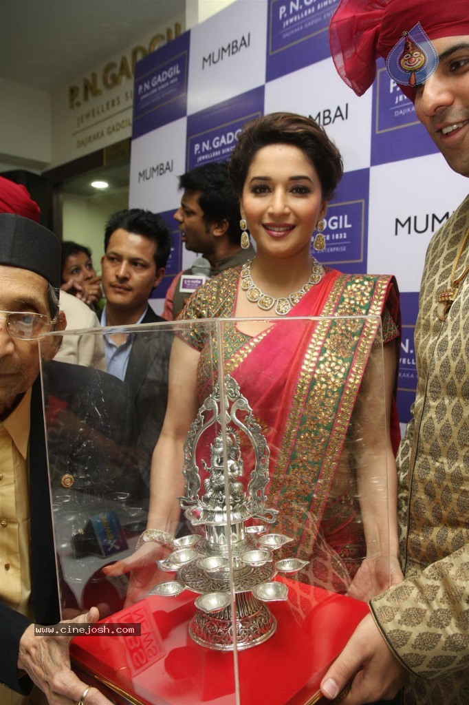 PN Gadgil Jewellers Showroom Launch - 31 / 44 photos