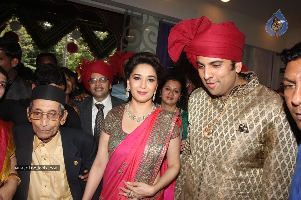 PN Gadgil Jewellers Showroom Launch - 34 / 44 photos