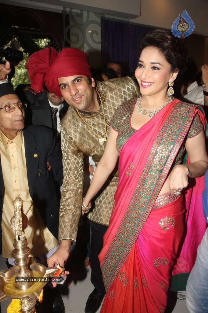 PN Gadgil Jewellers Showroom Launch - 35 / 44 photos