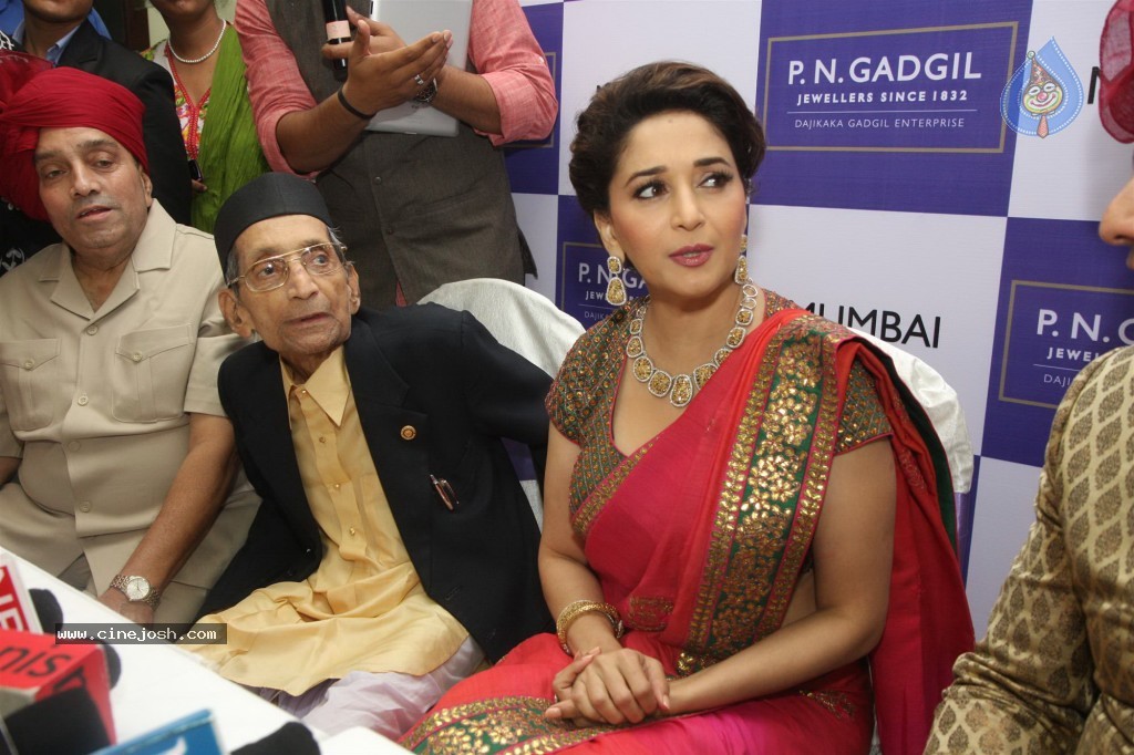 PN Gadgil Jewellers Showroom Launch - 37 / 44 photos