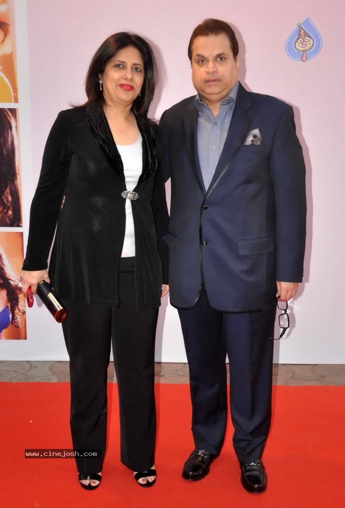 Ponds Femina Miss India 2013 Red Carpet Look - 2 / 42 photos