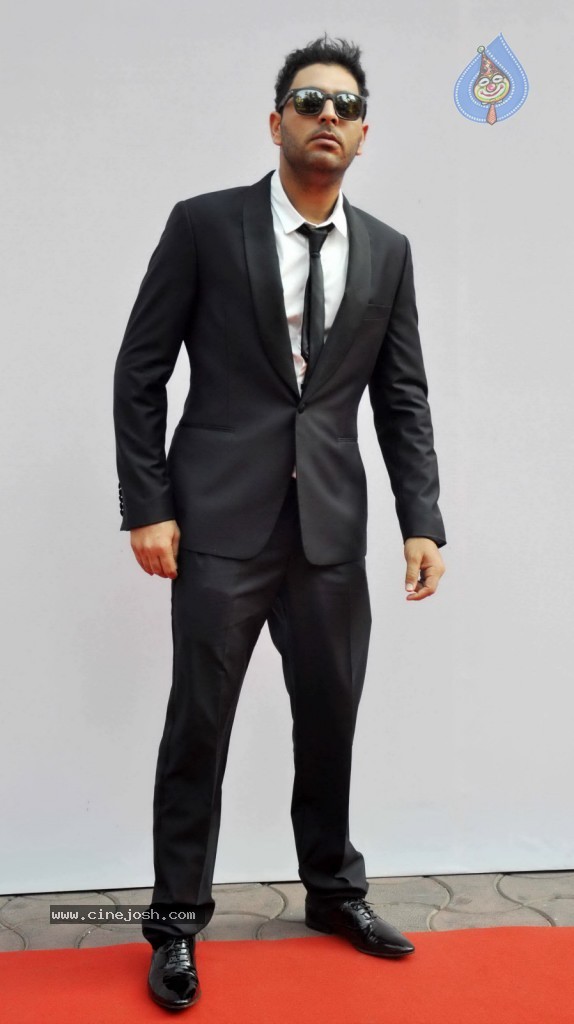 Ponds Femina Miss India 2013 Red Carpet Look - 4 / 42 photos