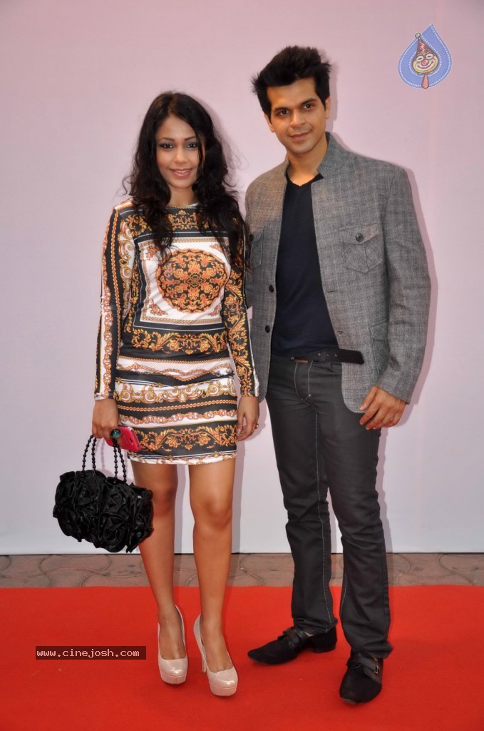 Ponds Femina Miss India 2013 Red Carpet Look - 42 / 42 photos