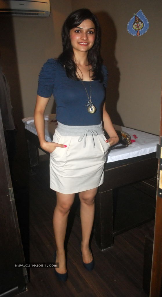 Prachi Desai Launches Ubber Cool Spa - 2 / 18 photos