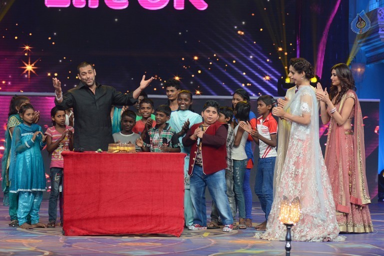 Prem Rata Dhan Payo Promotions On Life OK Channel - 14 / 62 photos