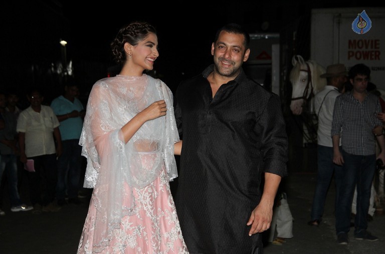 Prem Rata Dhan Payo Promotions On Life OK Channel - 25 / 62 photos