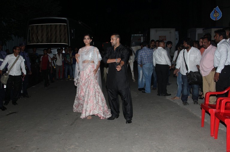 Prem Rata Dhan Payo Promotions On Life OK Channel - 31 / 62 photos