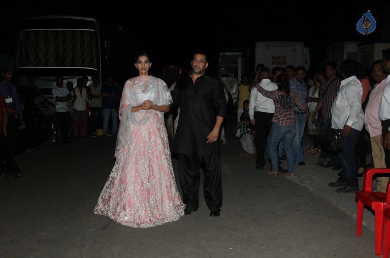 Prem Rata Dhan Payo Promotions On Life OK Channel - 33 / 62 photos