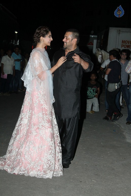 Prem Rata Dhan Payo Promotions On Life OK Channel - 37 / 62 photos