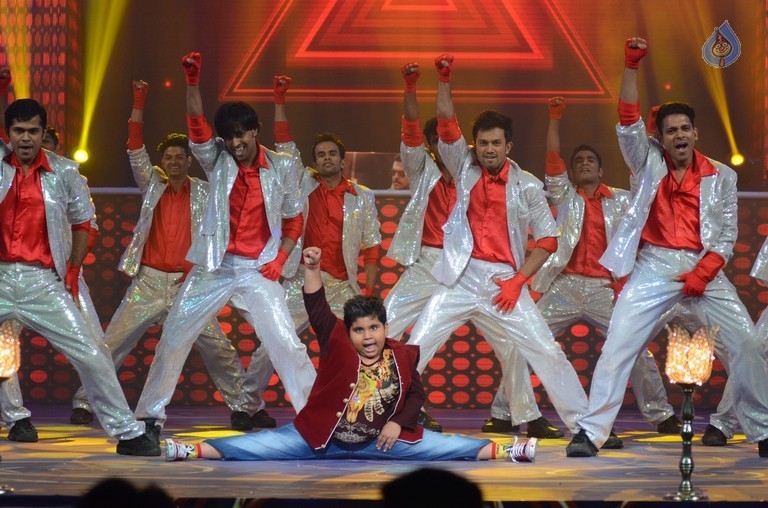 Prem Rata Dhan Payo Promotions On Life OK Channel - 54 / 62 photos