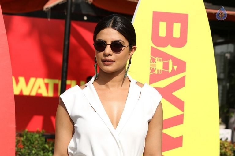 Priyanka Chopra at Baywatch Press Meet - 13 / 28 photos