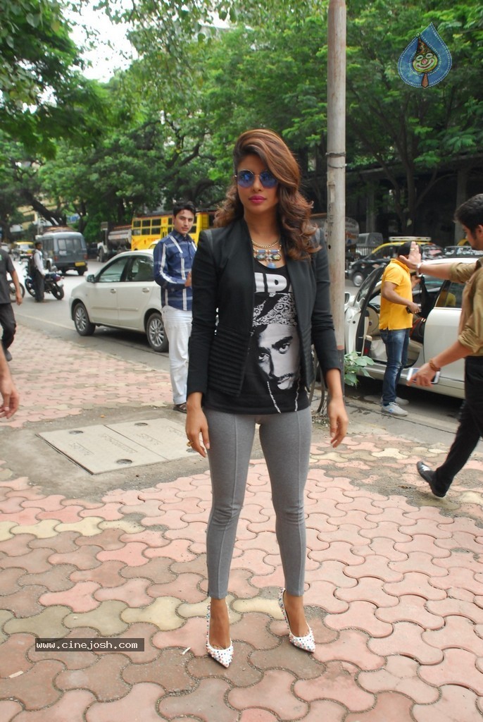 Priyanka Chopra at Reliance Digital Express  - 6 / 70 photos