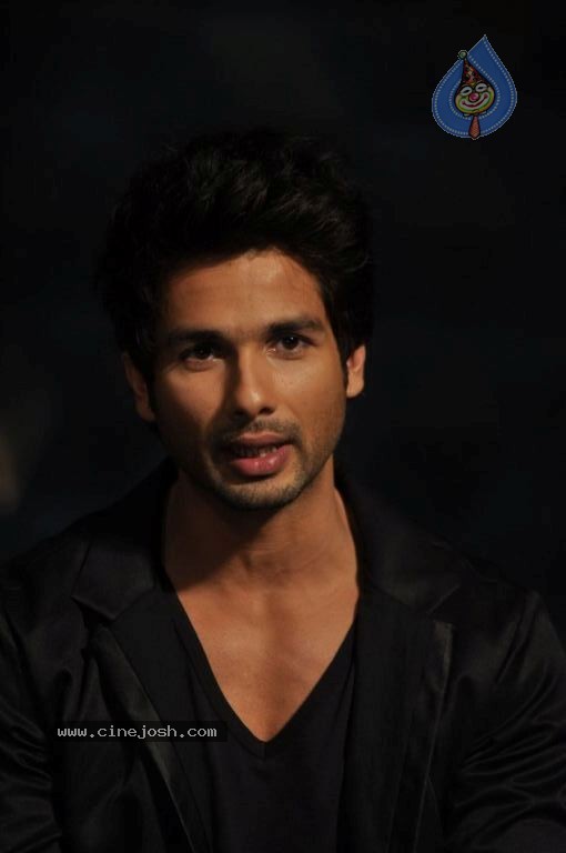 Priyanka Chopra On The Set Of Extra Inning T20 - 19 / 38 photos