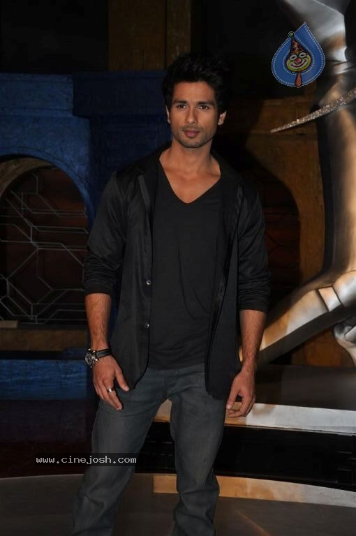 Priyanka Chopra On The Set Of Extra Inning T20 - 20 / 38 photos