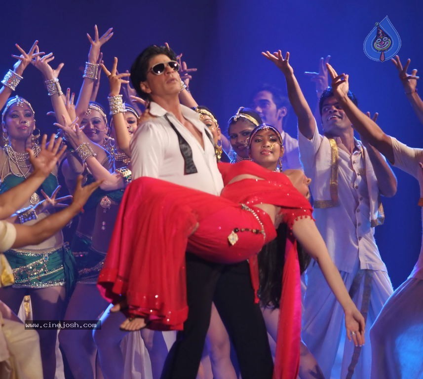 RA.One Movie Music Launch - 26 / 101 photos