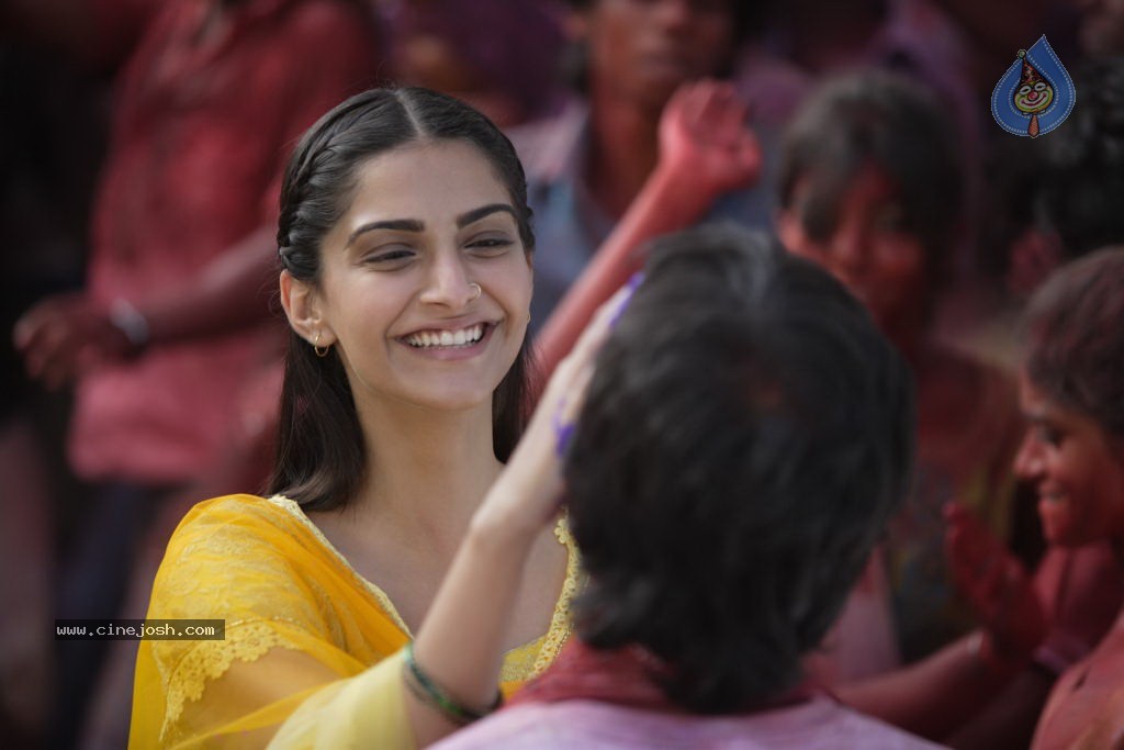 Raanjhanaa Movie Stills - 3 / 30 photos