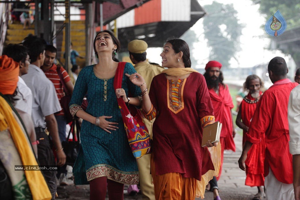 Raanjhanaa Movie Stills - 4 / 30 photos