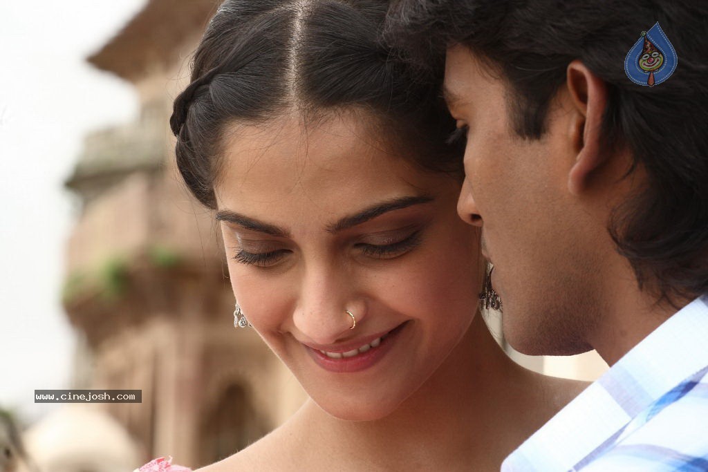 Raanjhanaa Movie Stills - 9 / 30 photos