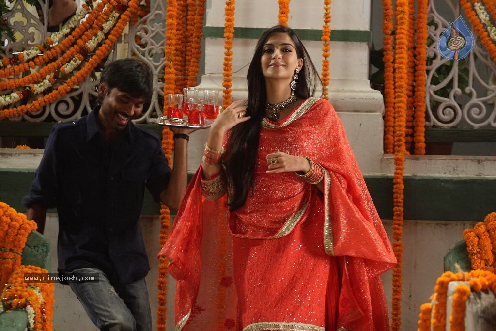 Raanjhanaa Movie Stills - 14 / 30 photos