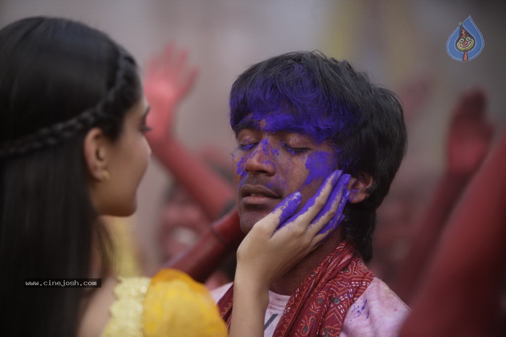 Raanjhanaa Movie Stills - 18 / 30 photos