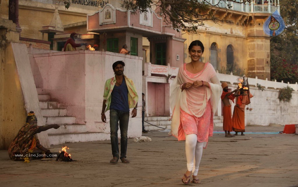 Raanjhanaa Movie Stills - 25 / 30 photos