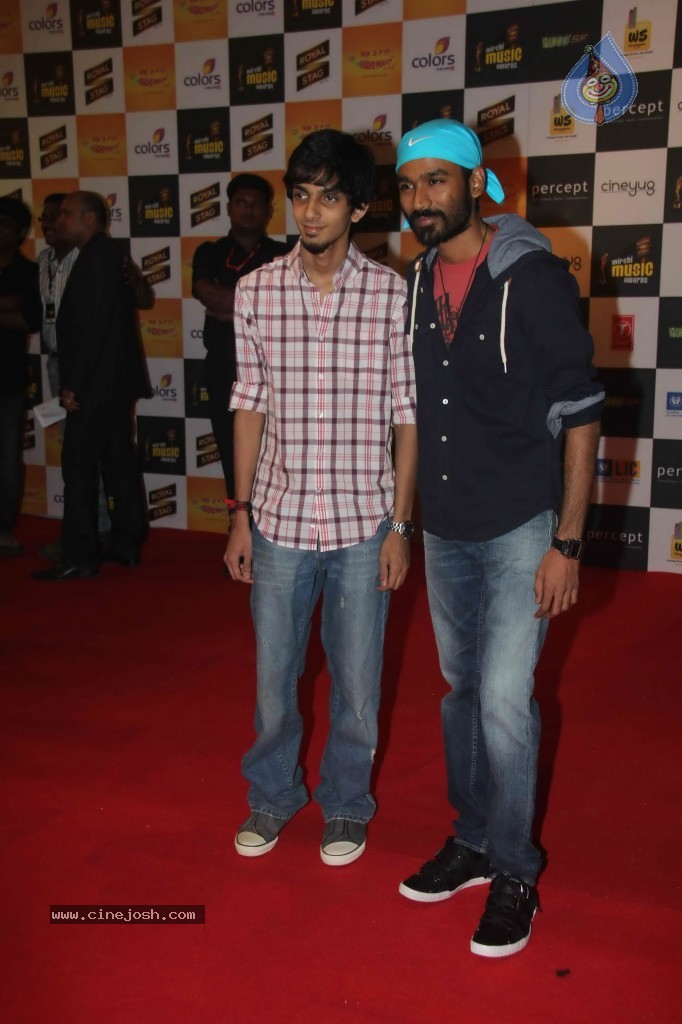 Radio Mirchi Awards 2012 Red Carpet - 30 / 104 photos