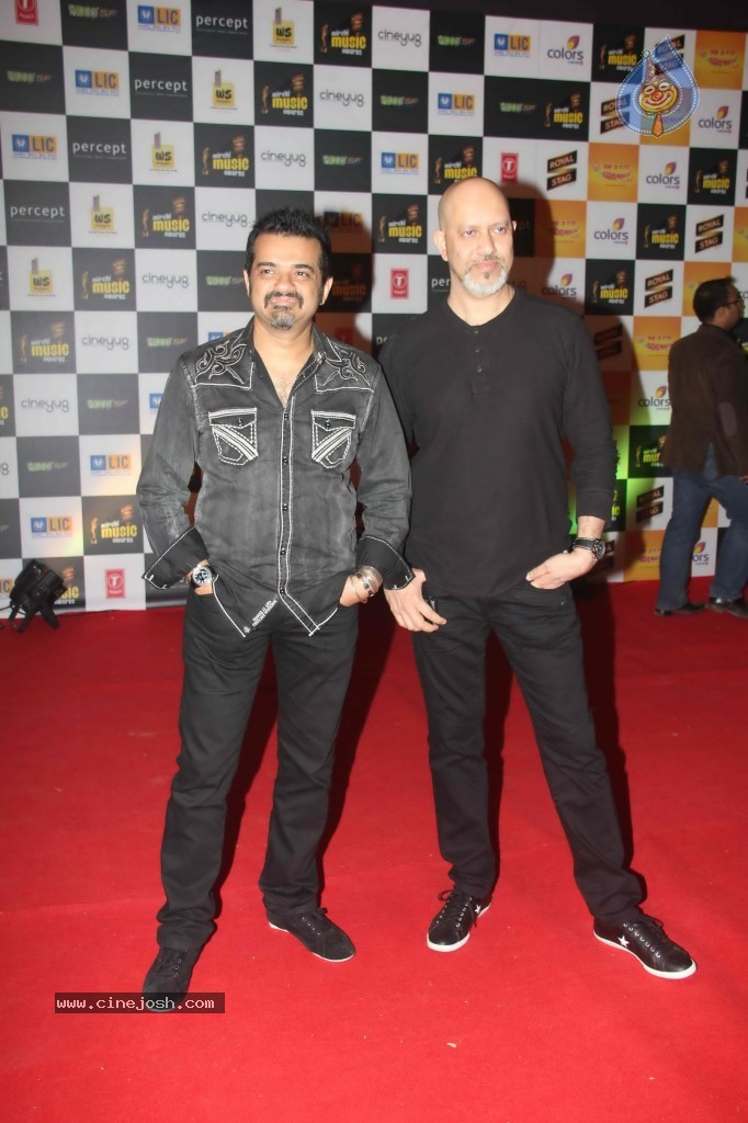Radio Mirchi Awards 2012 Red Carpet - 38 / 104 photos