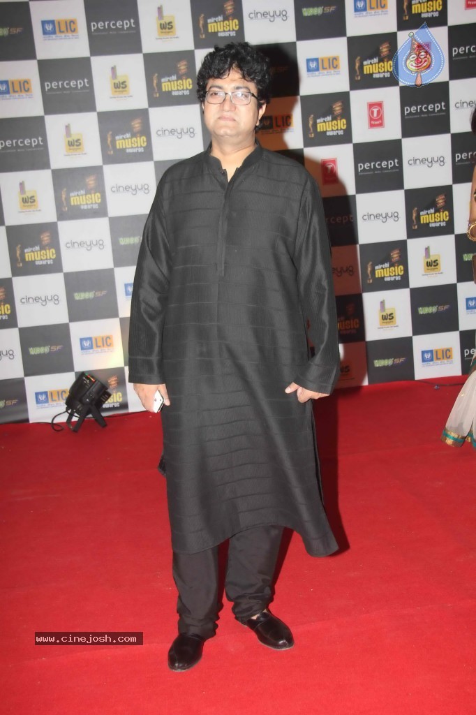 Radio Mirchi Awards 2012 Red Carpet - 42 / 104 photos