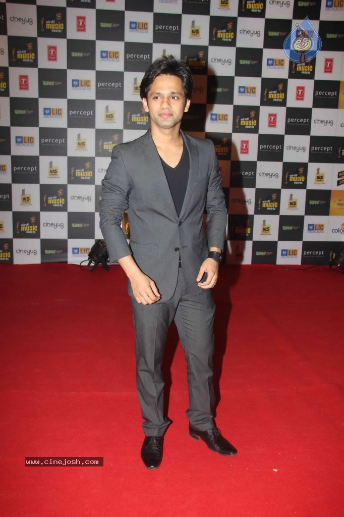 Radio Mirchi Awards 2012 Red Carpet - 43 / 104 photos